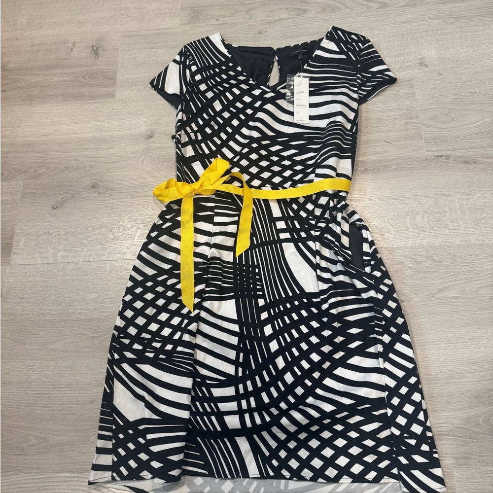 NWT Spense | Black & White Abstract Print Dress | Size 14 - Picture 4 of 5